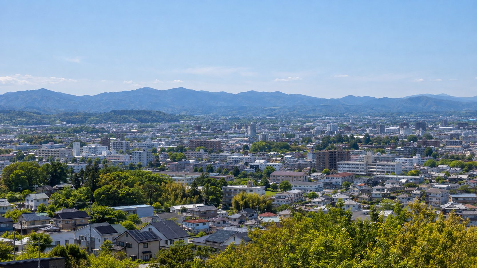 山並みに囲まれた郡山の市街地